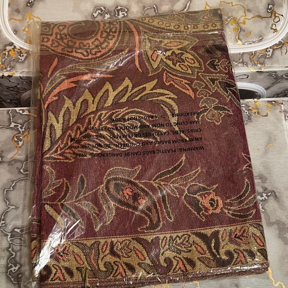 SUSAN GRAVER TOP WITH SHAWL - Picture 7 of 9